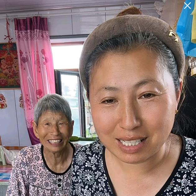 兰兰和老妈一起生活