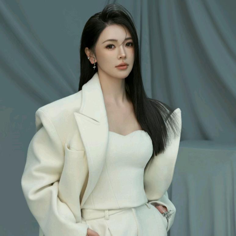权权高定女装
