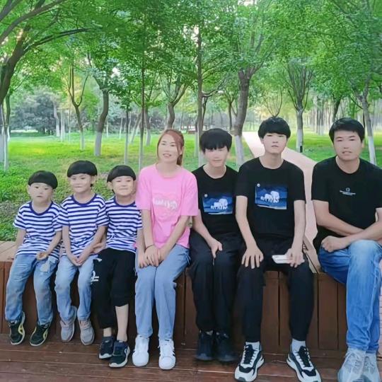 五个儿子的八零后夫妻