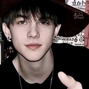 拿着村里的低保放高利代然后代宽还代宽