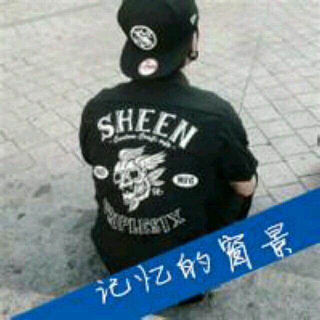 微笑掩不住的悲伤