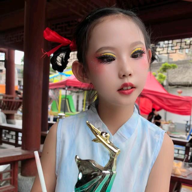 爱吃果酱的小熊