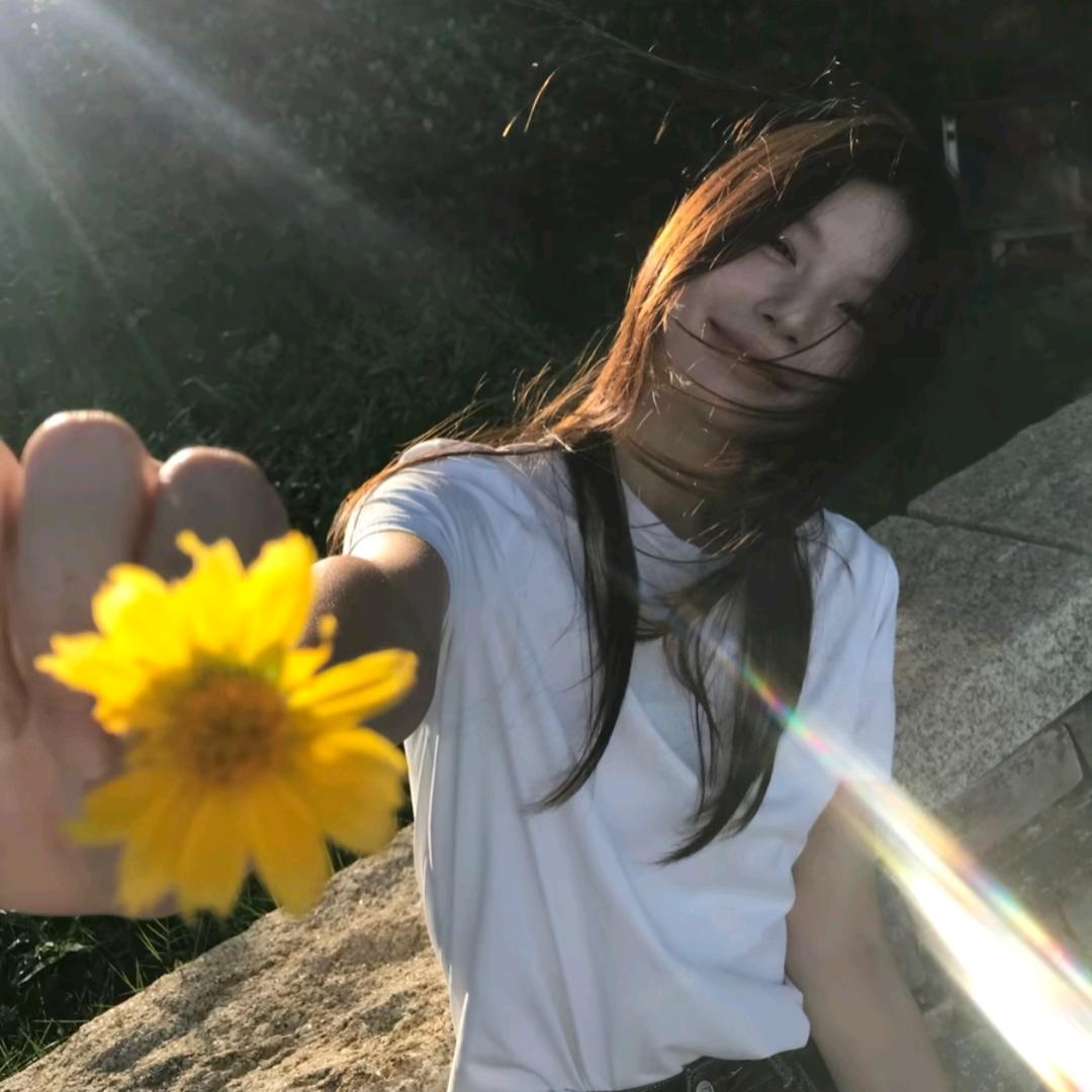 @Luna.