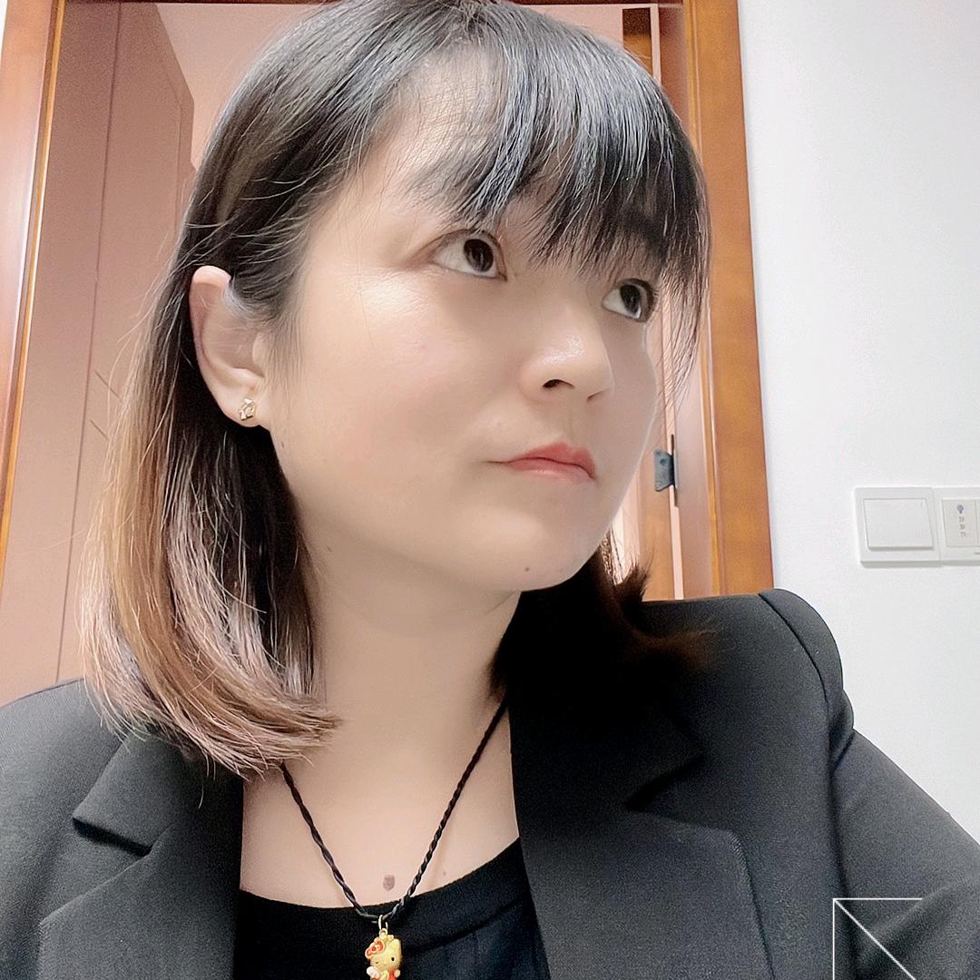 爱爬山的小姐姐