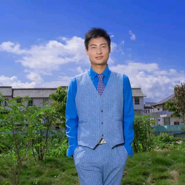 小何