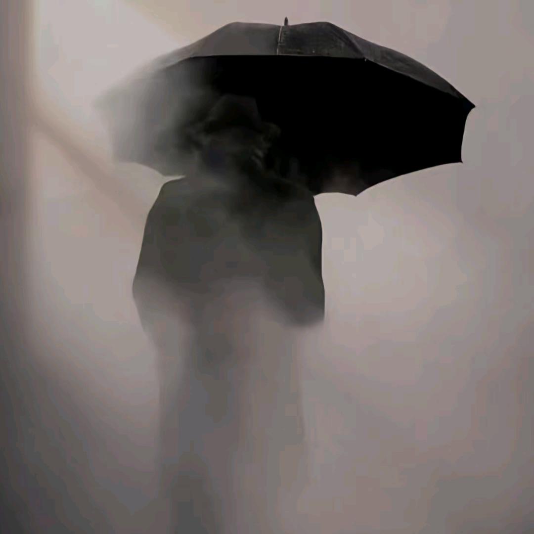 在等送伞人·