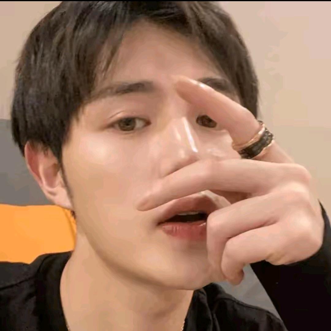 㿝氼