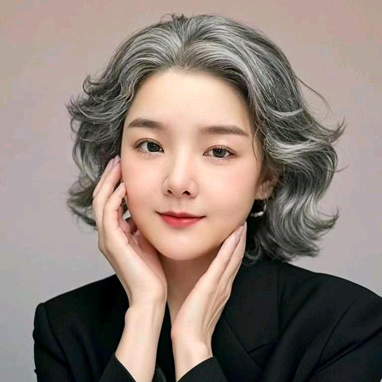 大树下的小女人