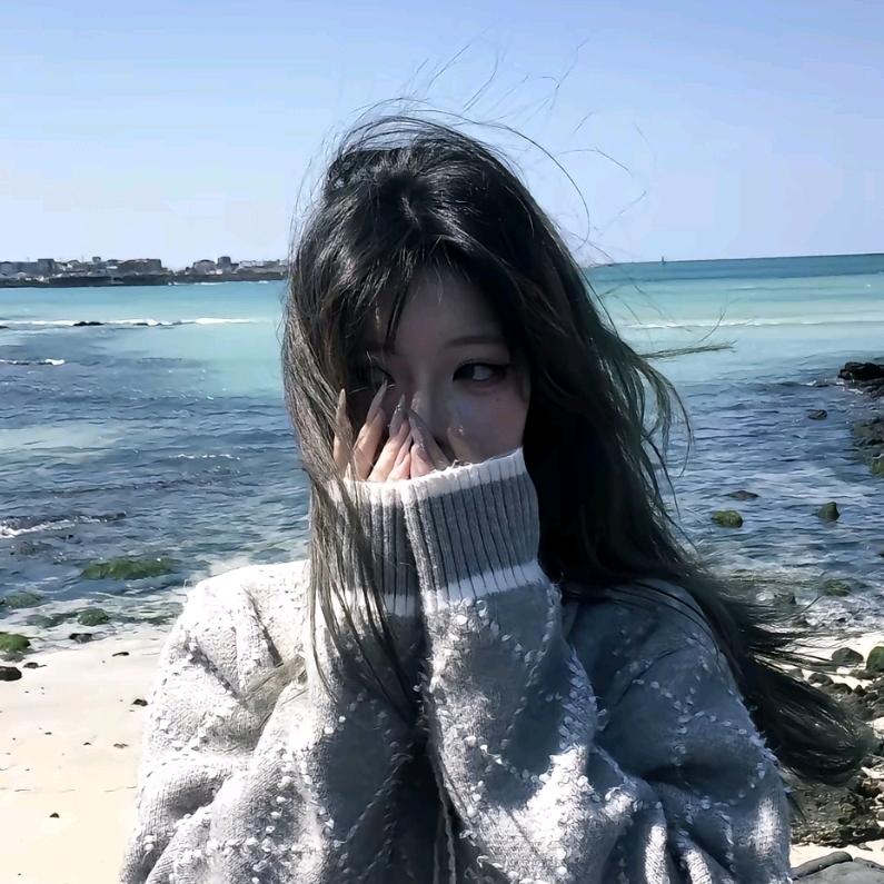 情洛冰.