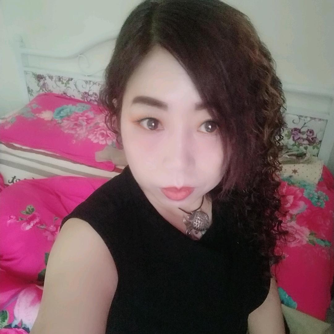 红衣漂亮姐姐