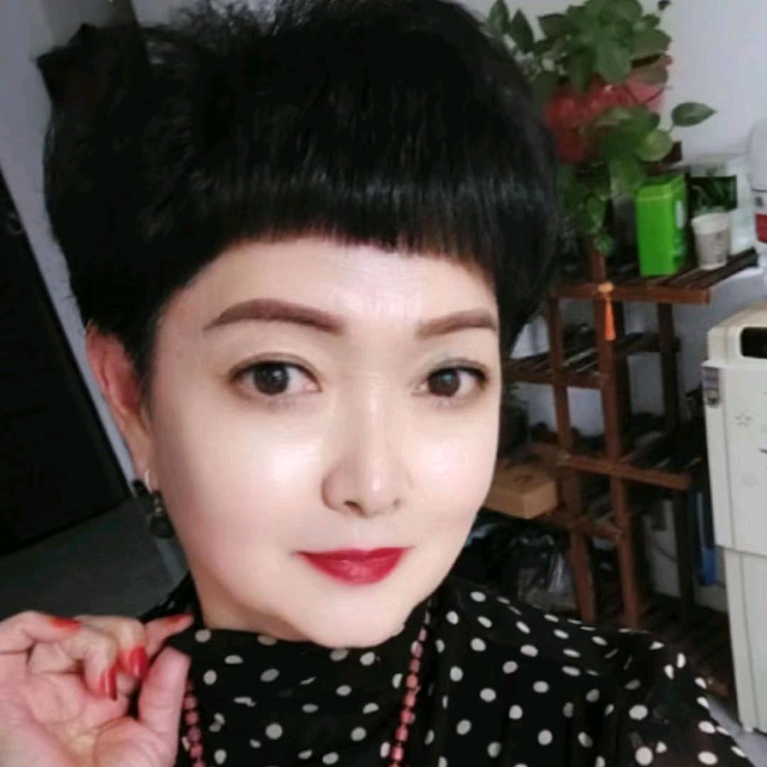 彩云时尚女装穿搭