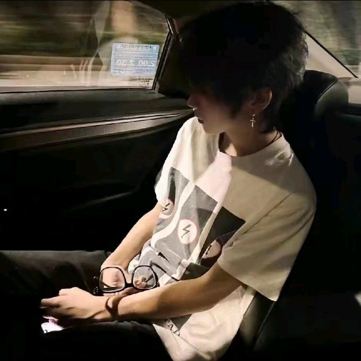 林默。