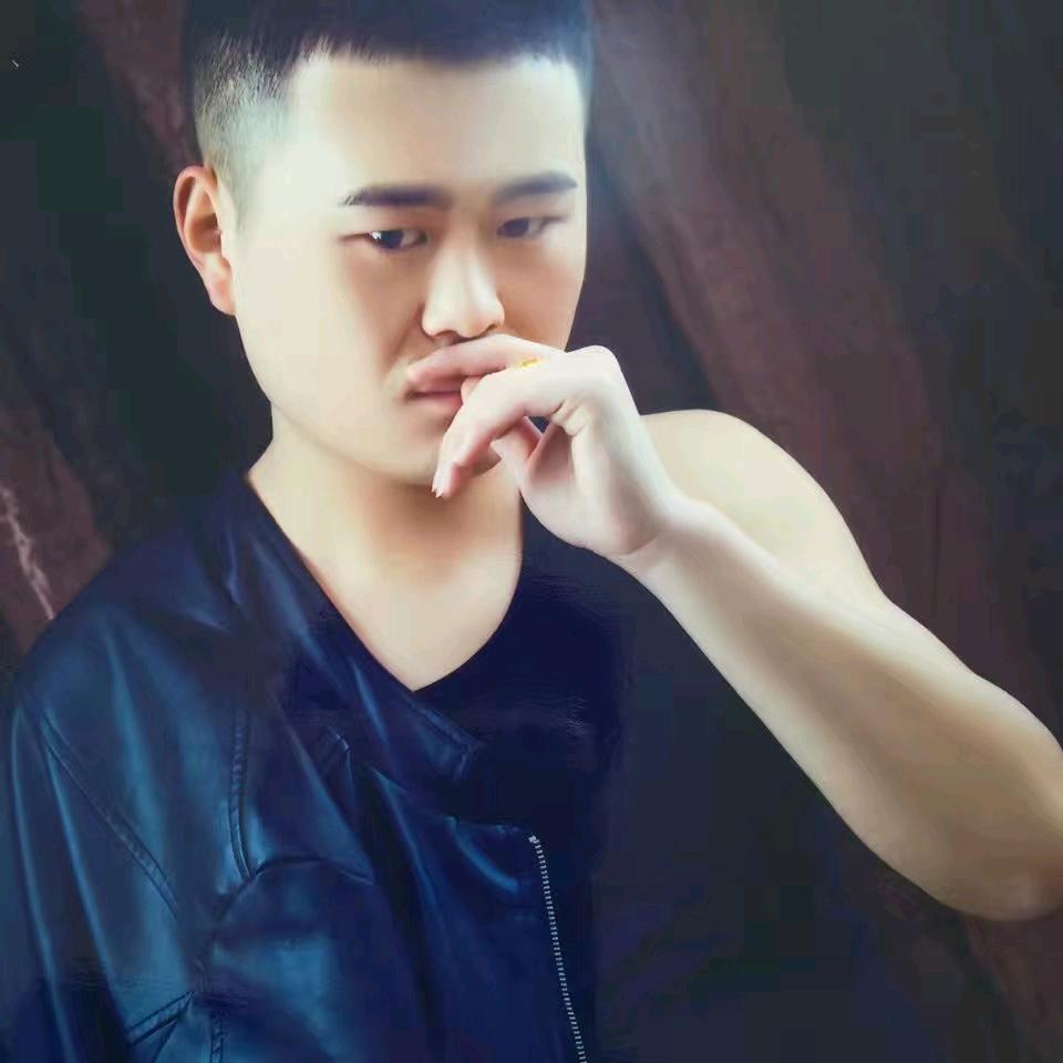 剪 美  造 型 创 始 人 龙 山