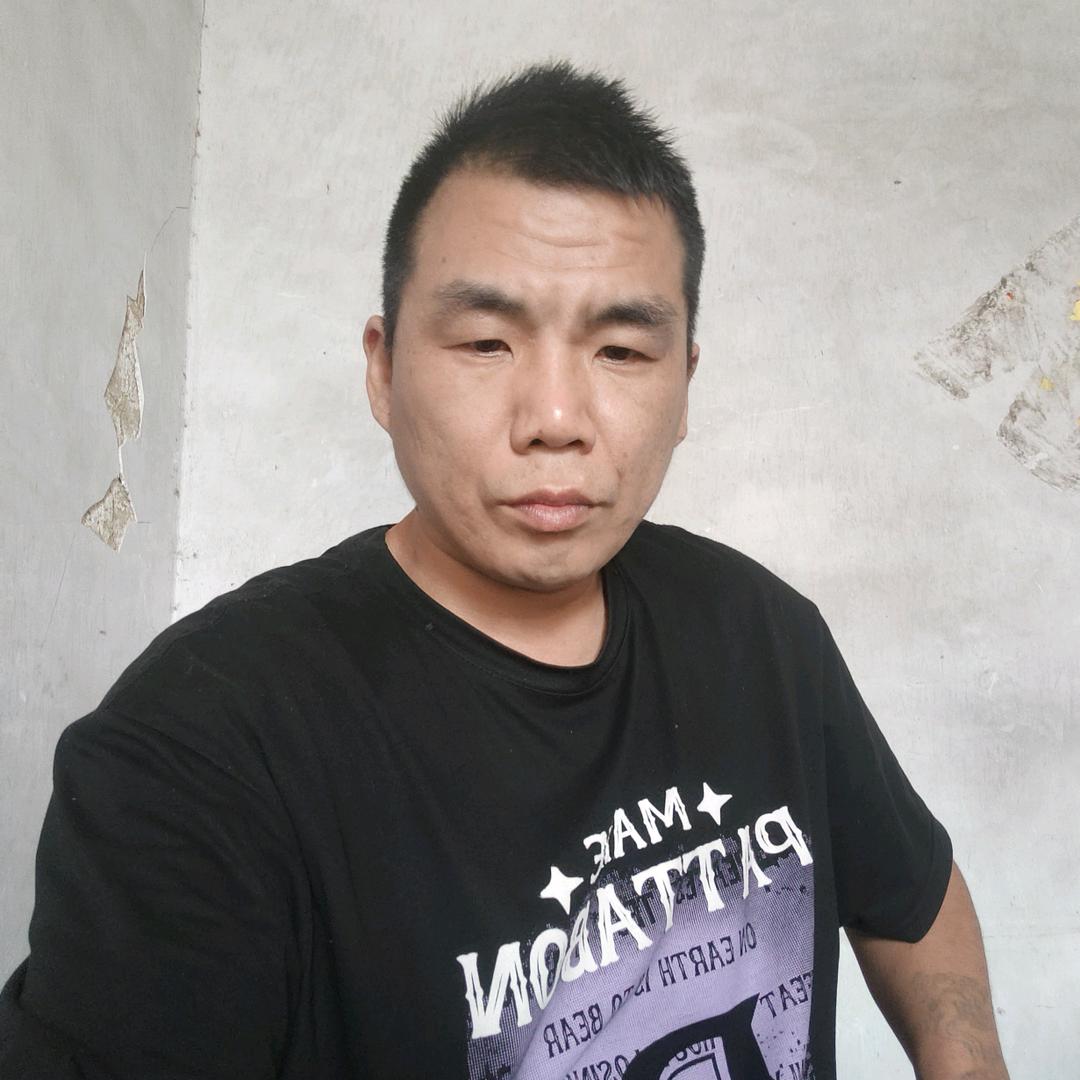 潁上露露早上7點晚上7點開播。