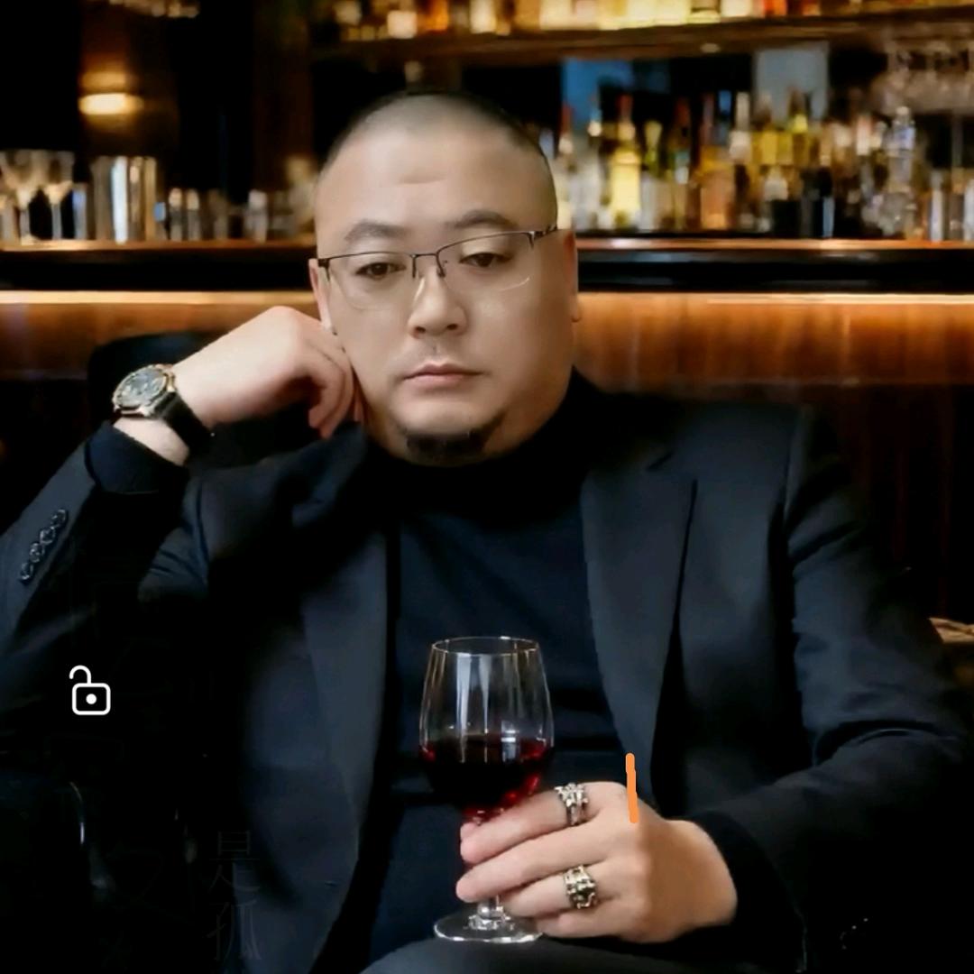 滨海胖哥  探店达人 宇泰传媒