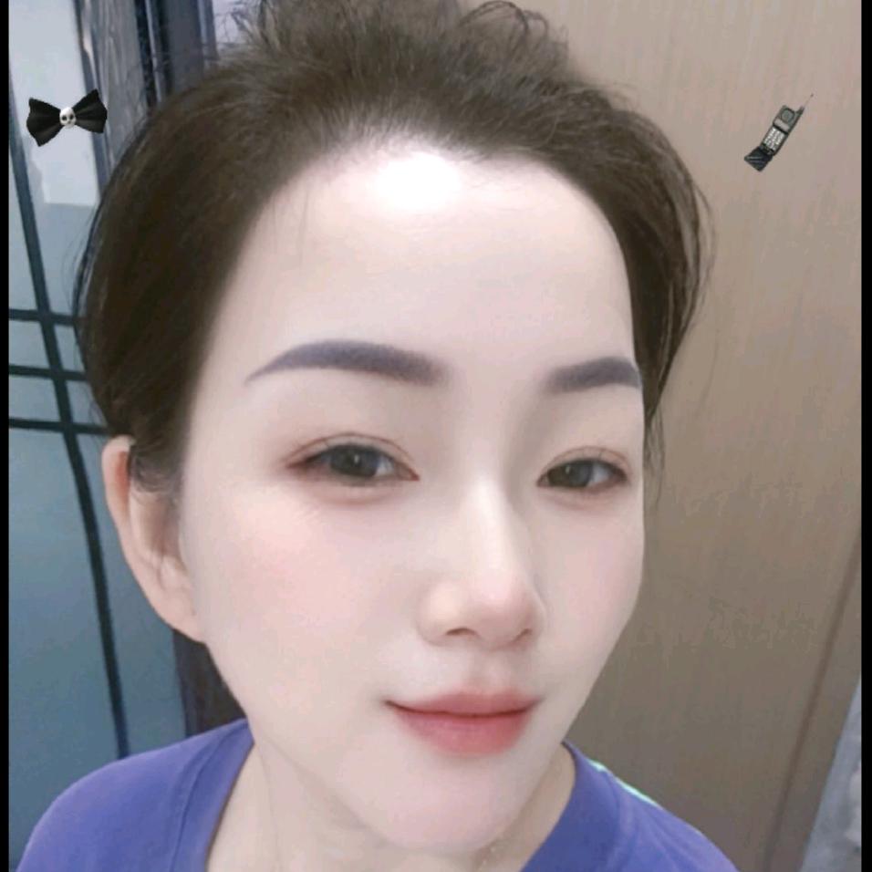 朱唇轻启半笑颜@🤗
