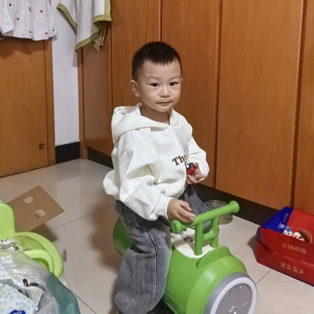 扭一扭小帅锅