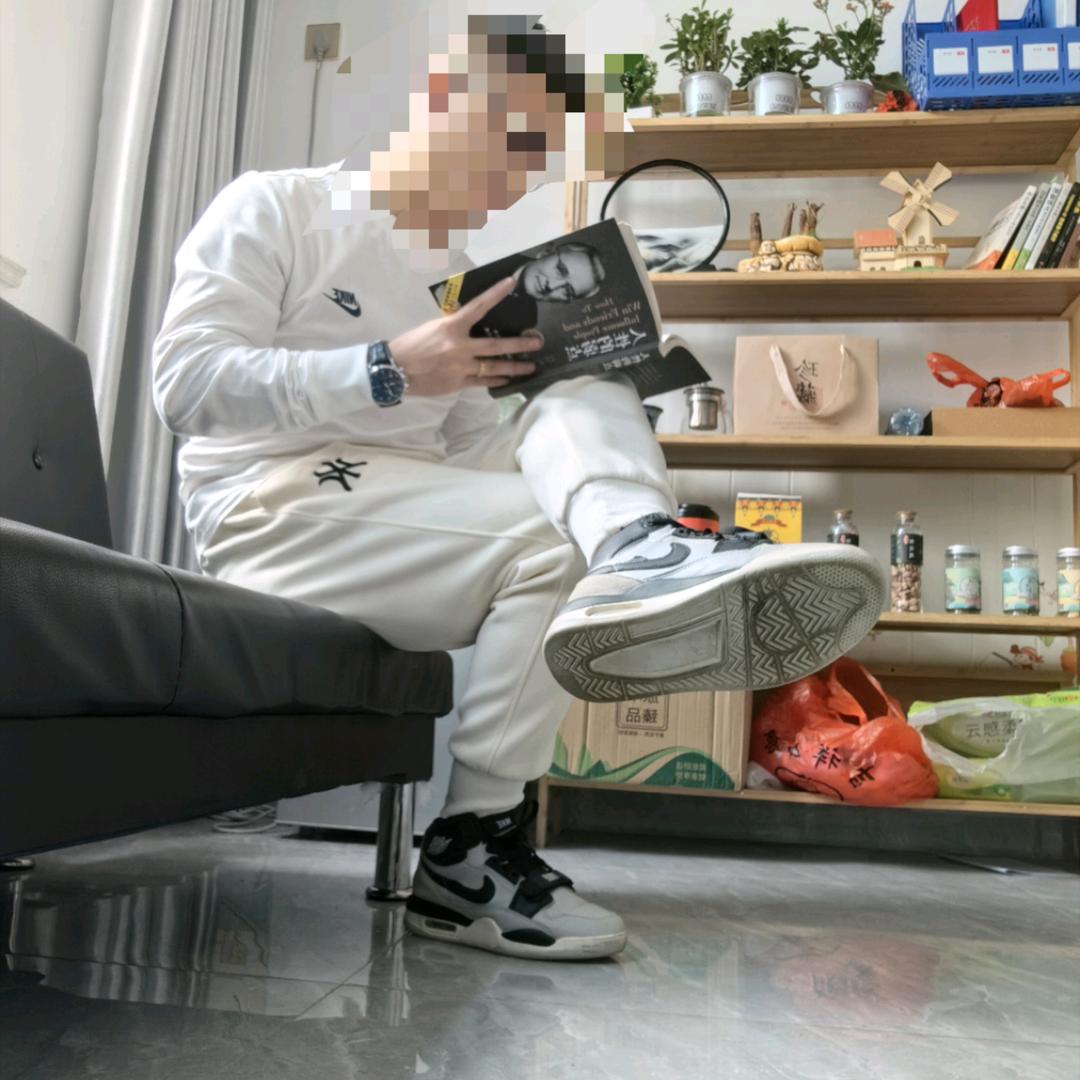 听谁说心事。