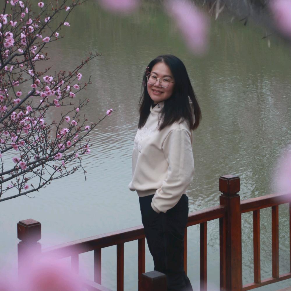 芳芳姐（万汇歌友团）