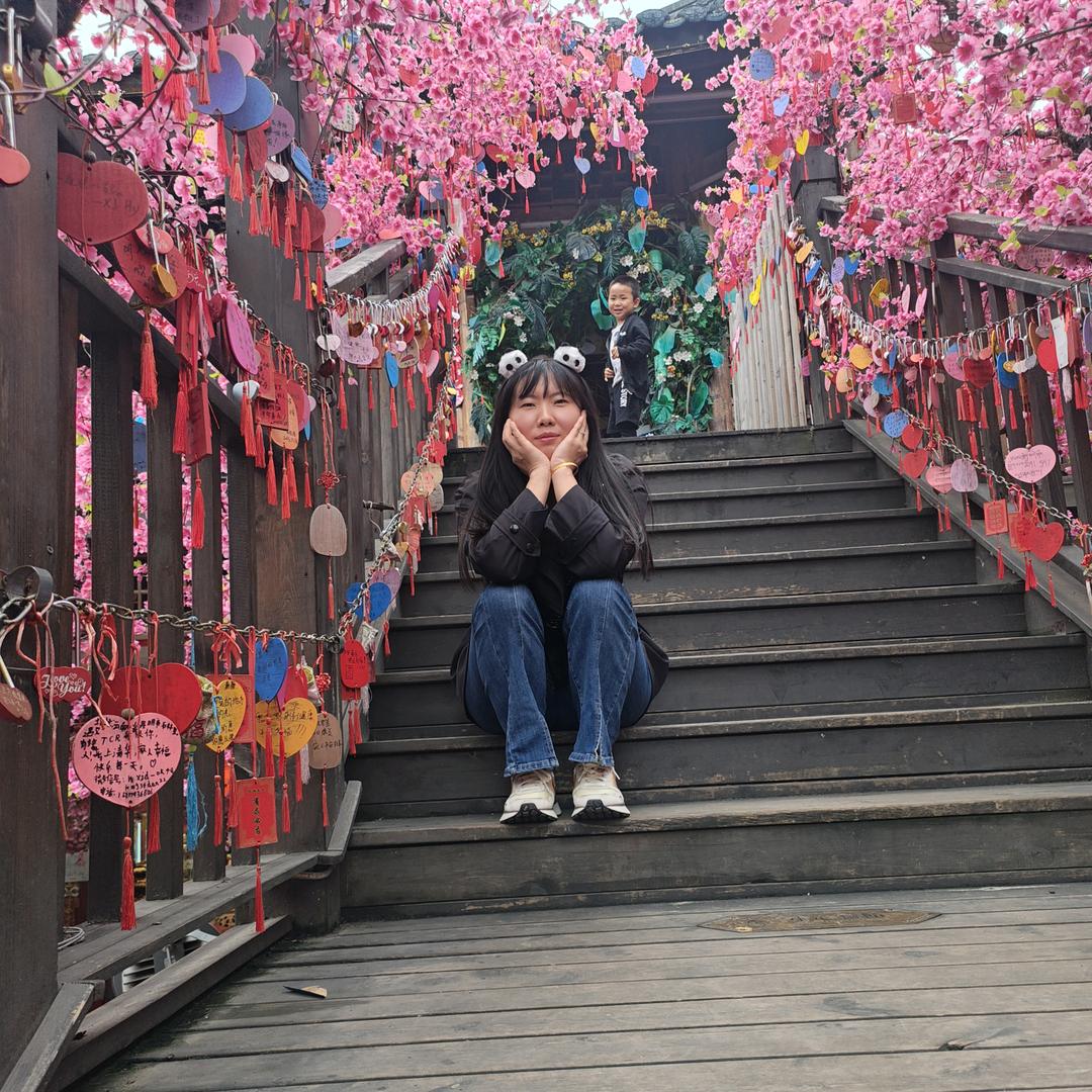 不哭不闹面带微笑