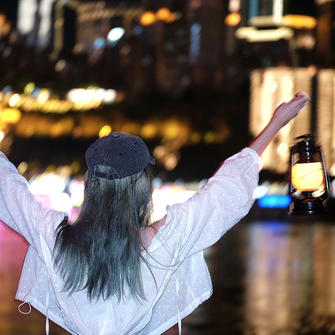 在叶间摇曳的风