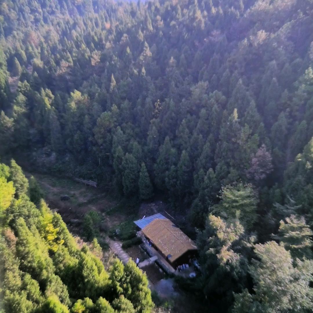 深山建了个小屋