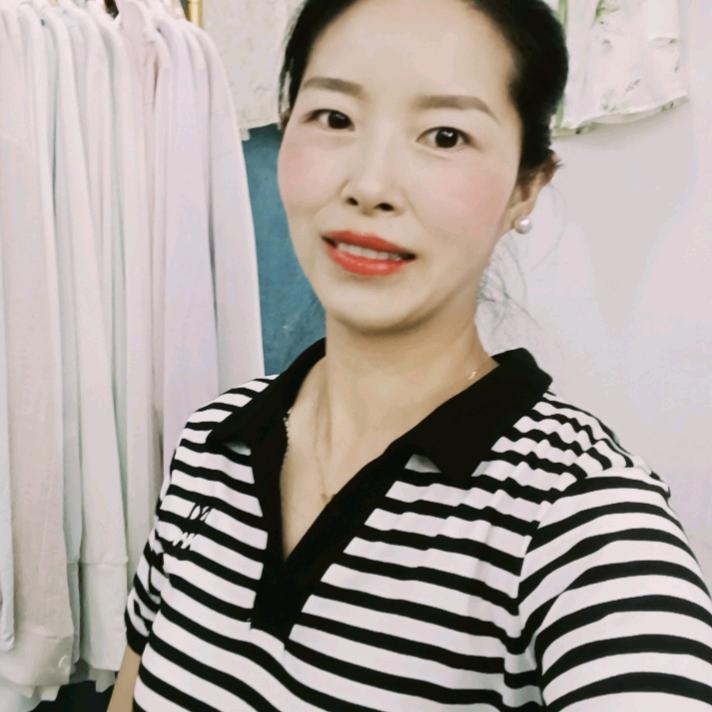 信阳女装莉莉