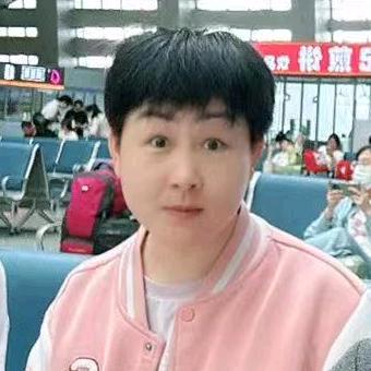 @費費