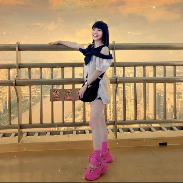 背影致尚鞋服