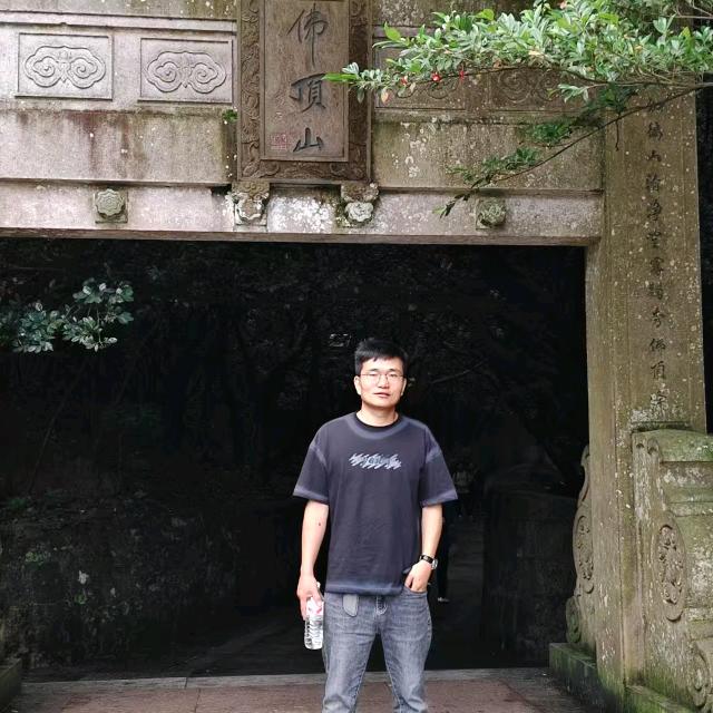 跳过小河的鱼