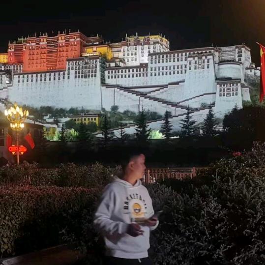 玩木头，小龙也卖烧火煤