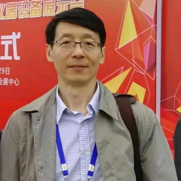 聊环保家装的张教授