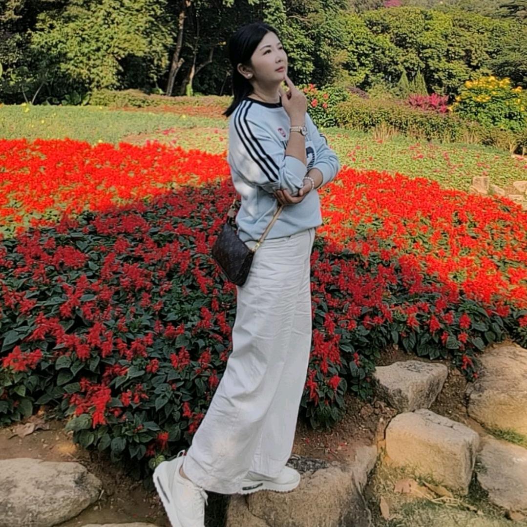 小兰爱转呼啦圈