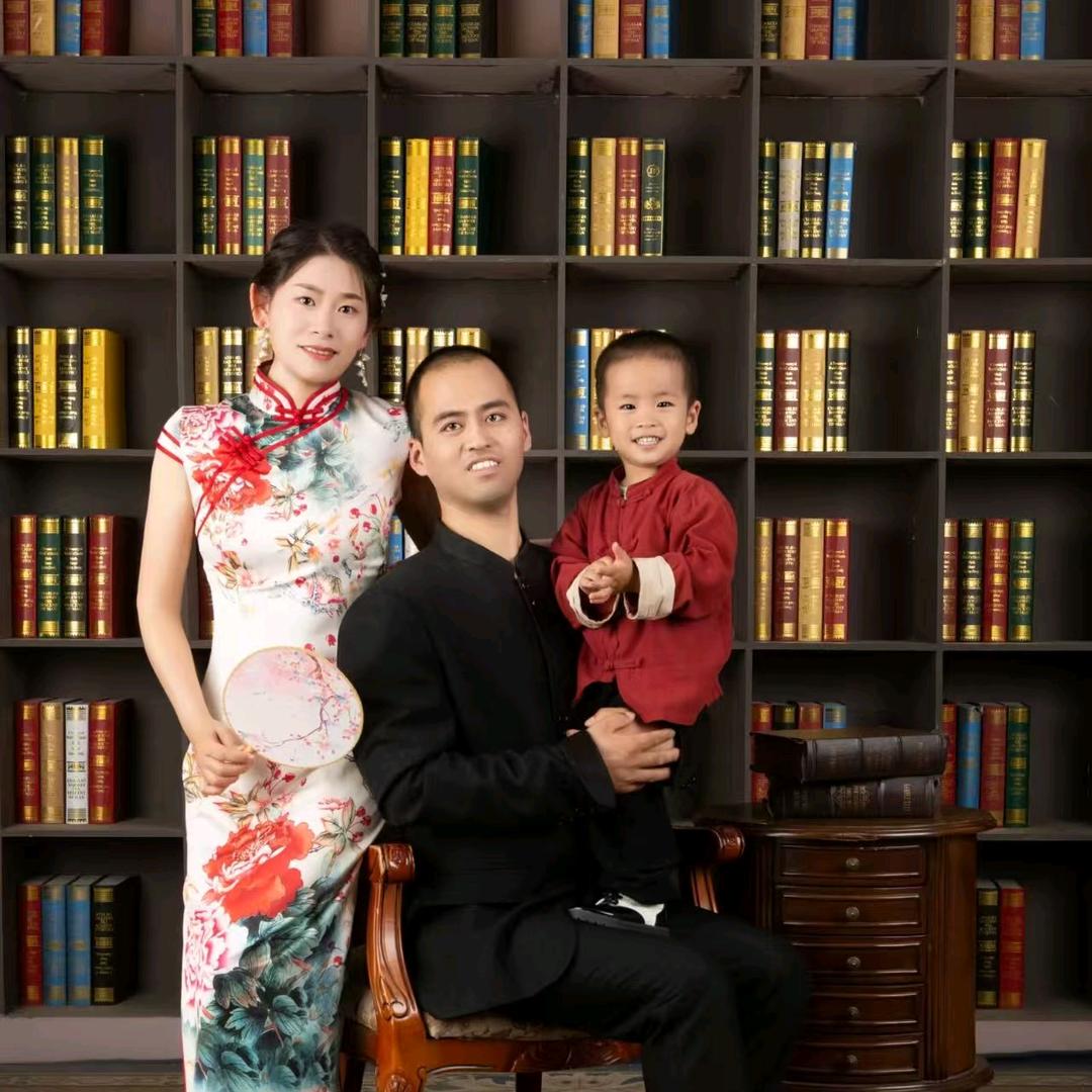 朋朋和珊珊的小家