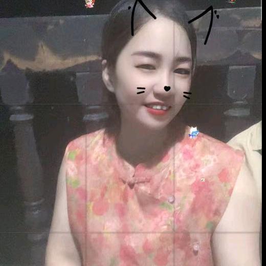 罗女士很爱笑