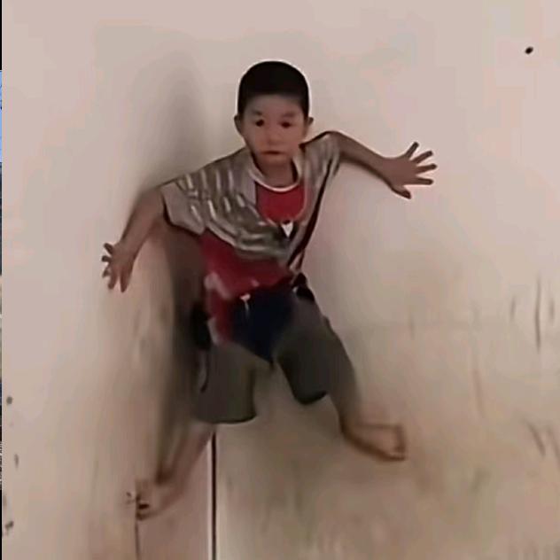 爱吃小孩哥的蜘蛛巢穴蝙蝠