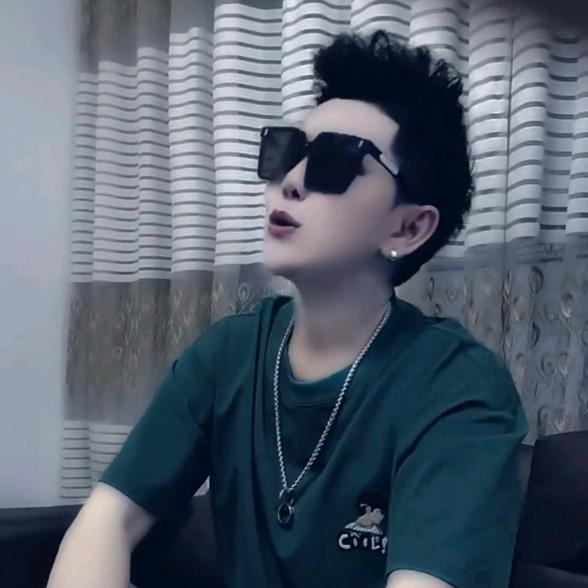 春哥🎼假小子