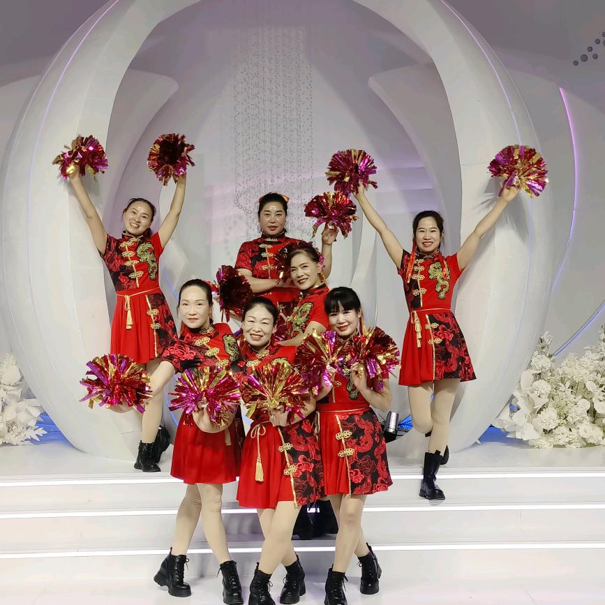 A女皇鼓舞团（团长）