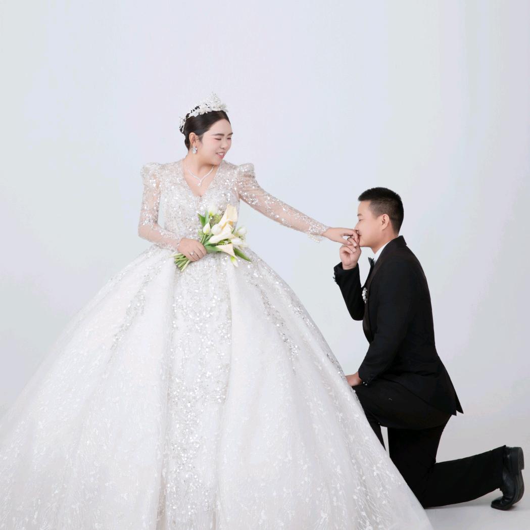 吃糖会很甜（已婚，请勿打扰拒绝私聊）
