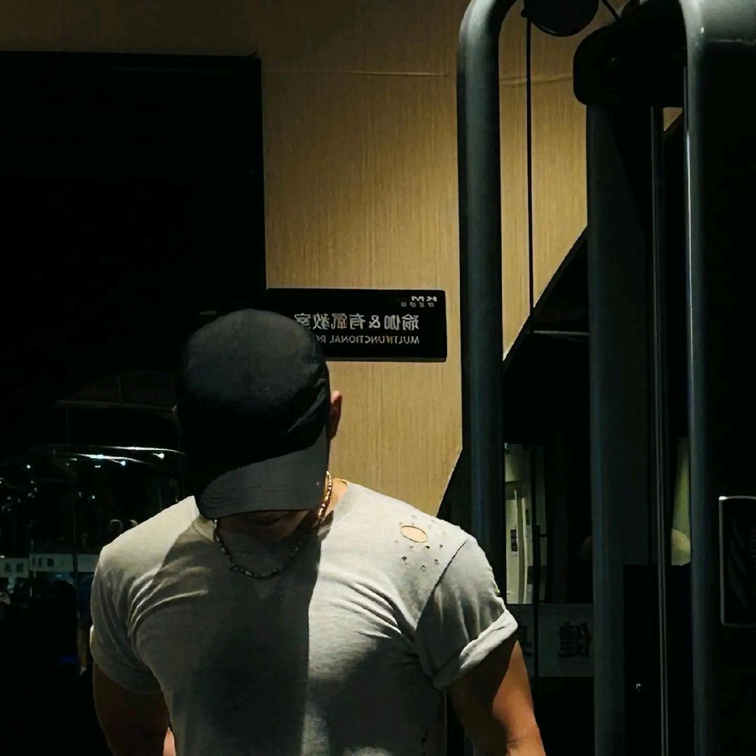 悦星健身私人教练-Andy