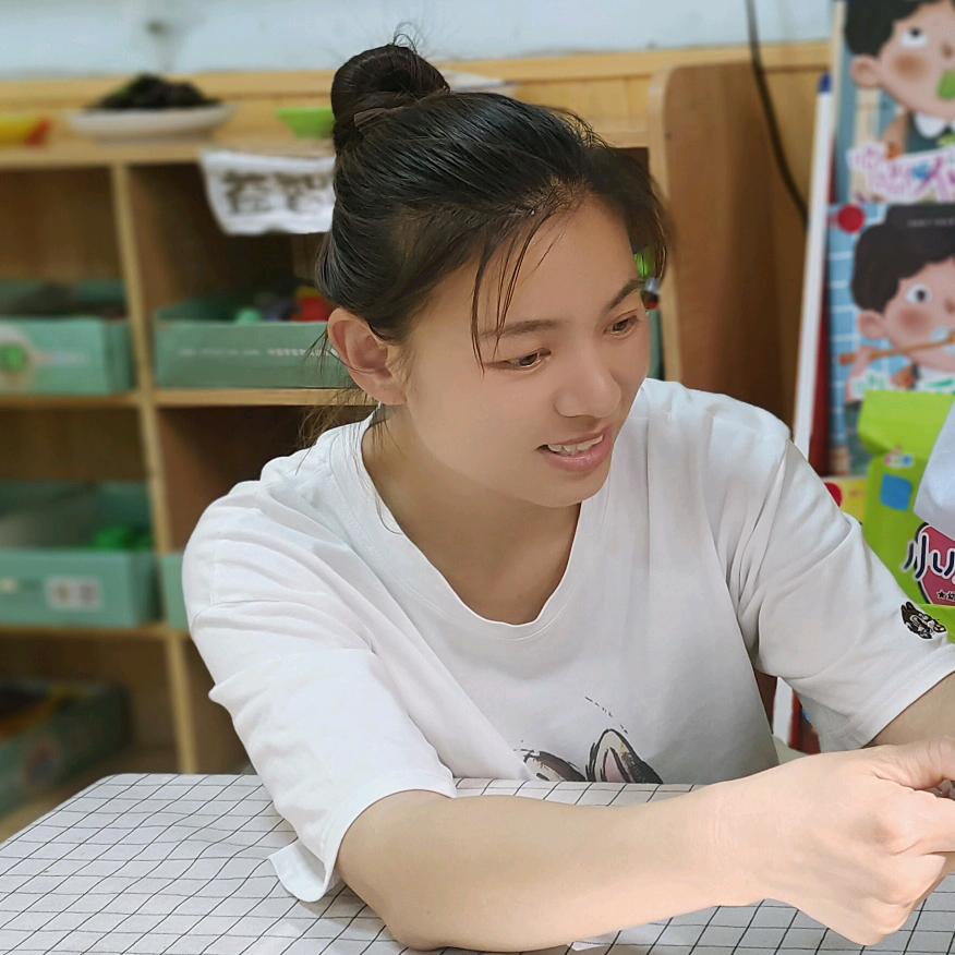幼儿园里的大朋友