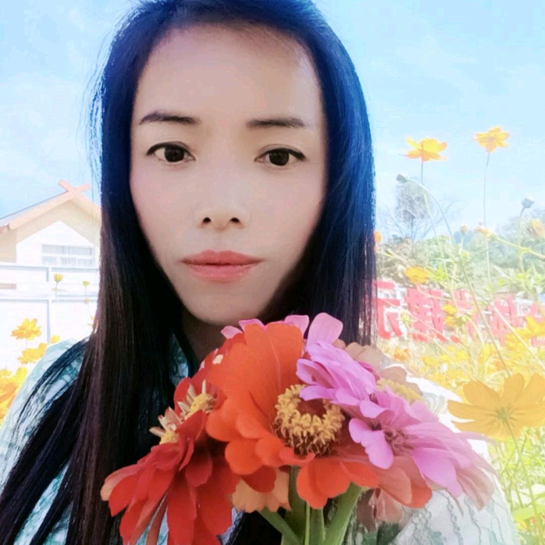 小何