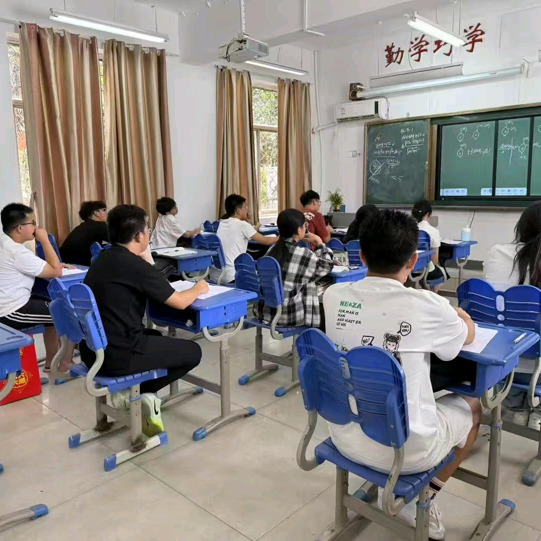 衡水高中徐州分校区梁老师