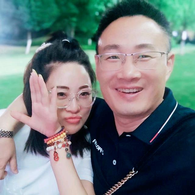 靳德林夫妇