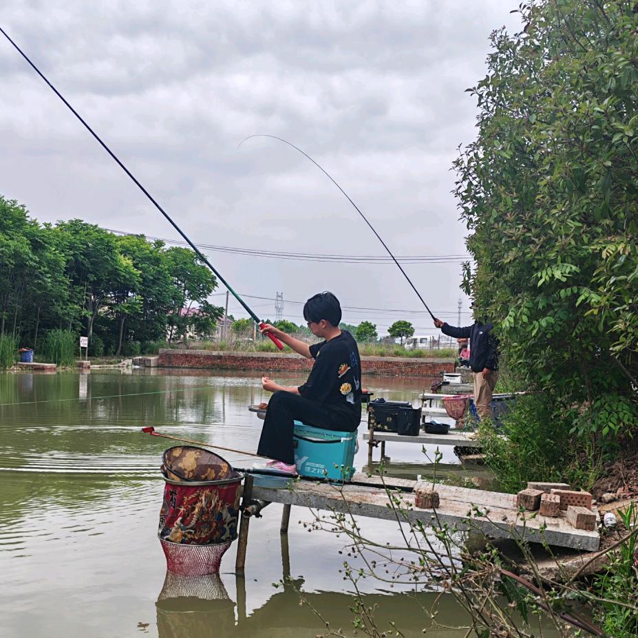 小辉爱钓鱼