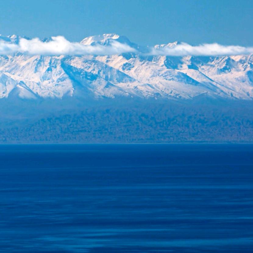 雪山中的大海