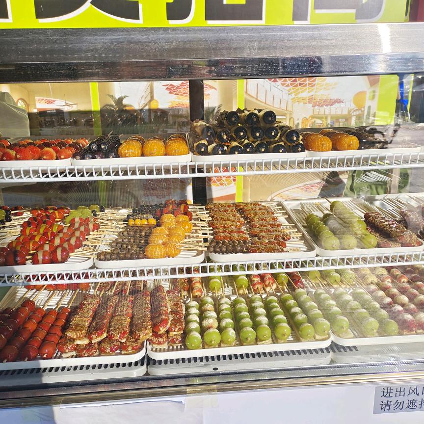 塔城卓悦百盛步行街😋糖葫芦.厚切炒酸奶