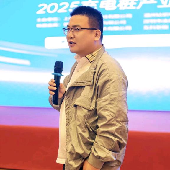 谈然一笑（飞飞）