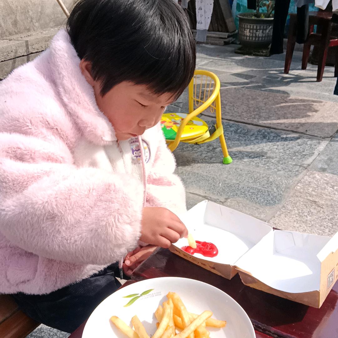 东承汐就