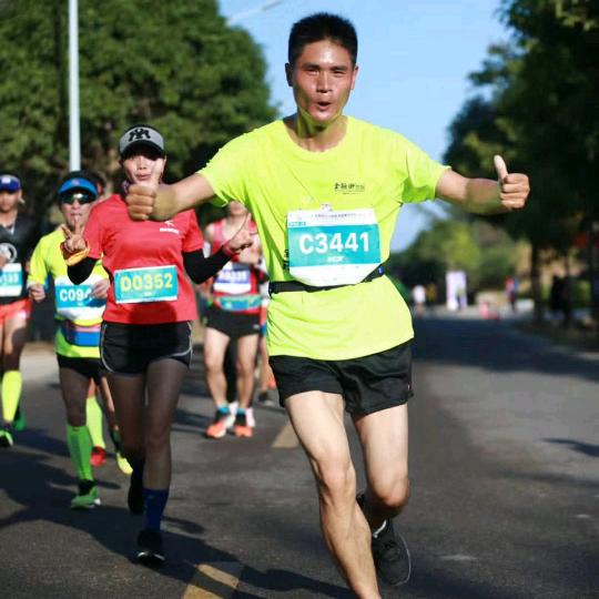 不要怂 就是干《跑友互关》